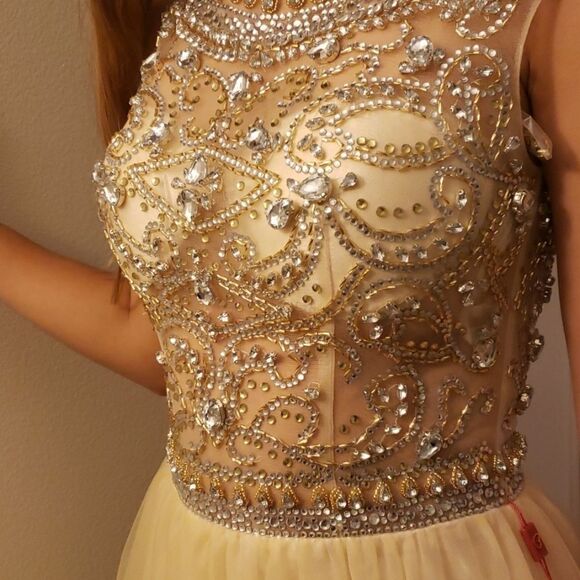NWT Beaded Yellow/Tan Ball Gown Sz 4 - Picture 10 of 10